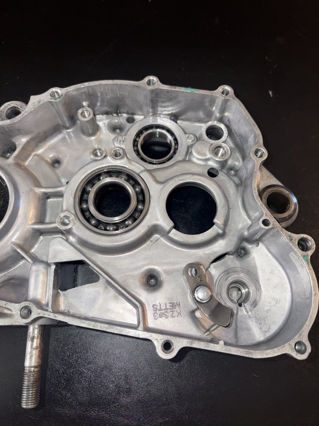 2000 2001 HONDA CR250R OEM RIGHT ENGINE CRANKCASE CRANK CASE *FOR REPAIR
