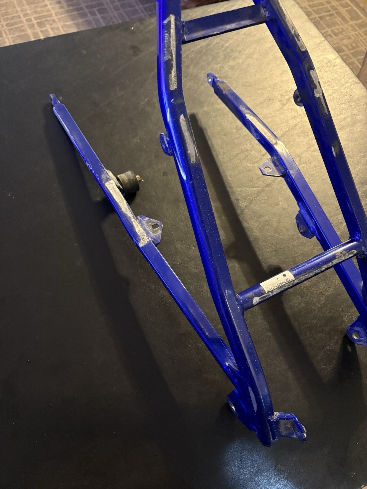 2000 YAMAHA YZ125 OEM SUBFRAME REAR SUB FRAME SEAT SUPPORT 5HC-21190-00-P0