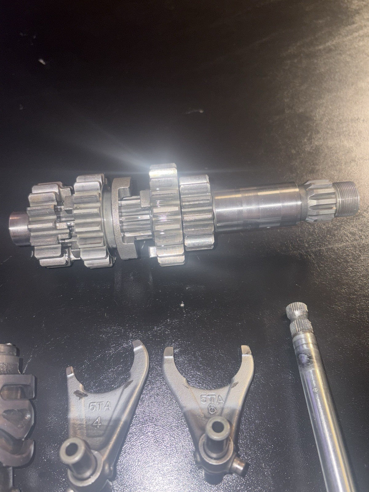 2004 YAMAHA YZ450F OEM TRANSMISSION ASSEMBLY GEARS FORKS SHIFT MECHANISM PAWL