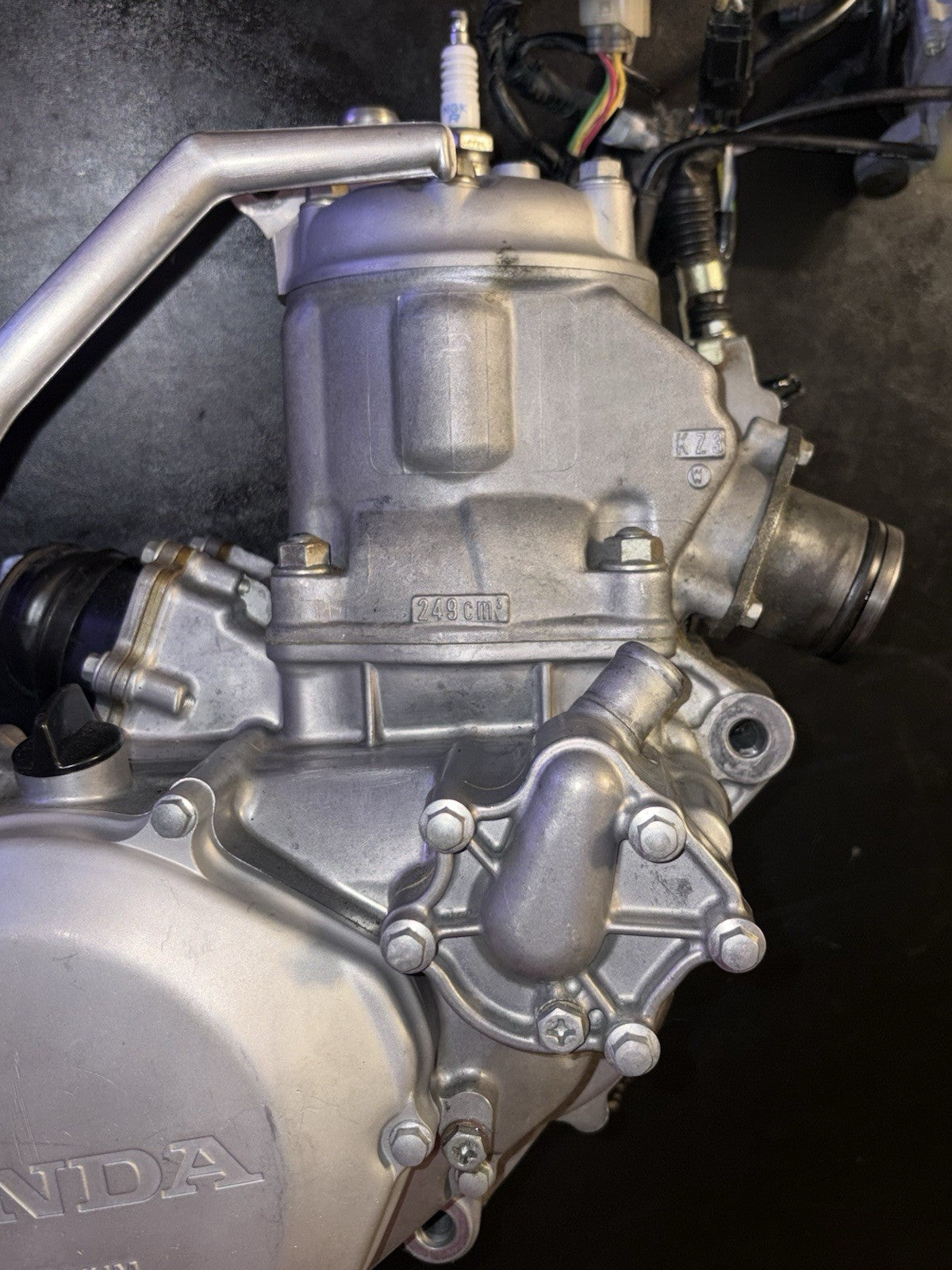 2002 Honda CR250R Complete Engine Motor Transmission Bottom Top Crank Case