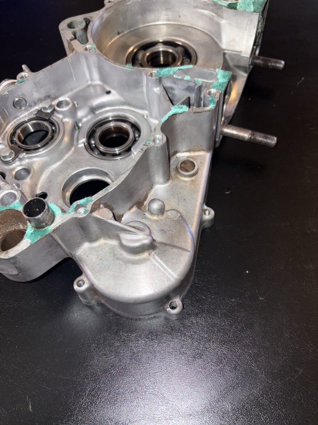 2000 2001 HONDA CR250R OEM RIGHT ENGINE CRANKCASE CRANK CASE *FOR REPAIR