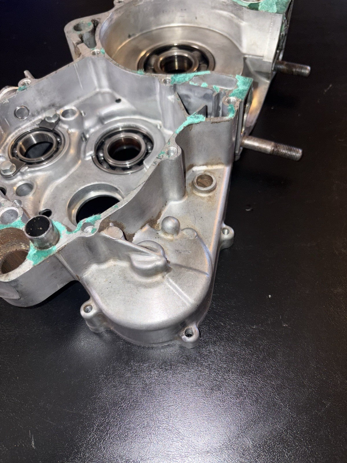 2000 2001 HONDA CR250R OEM RIGHT ENGINE CRANKCASE CRANK CASE *FOR REPAIR