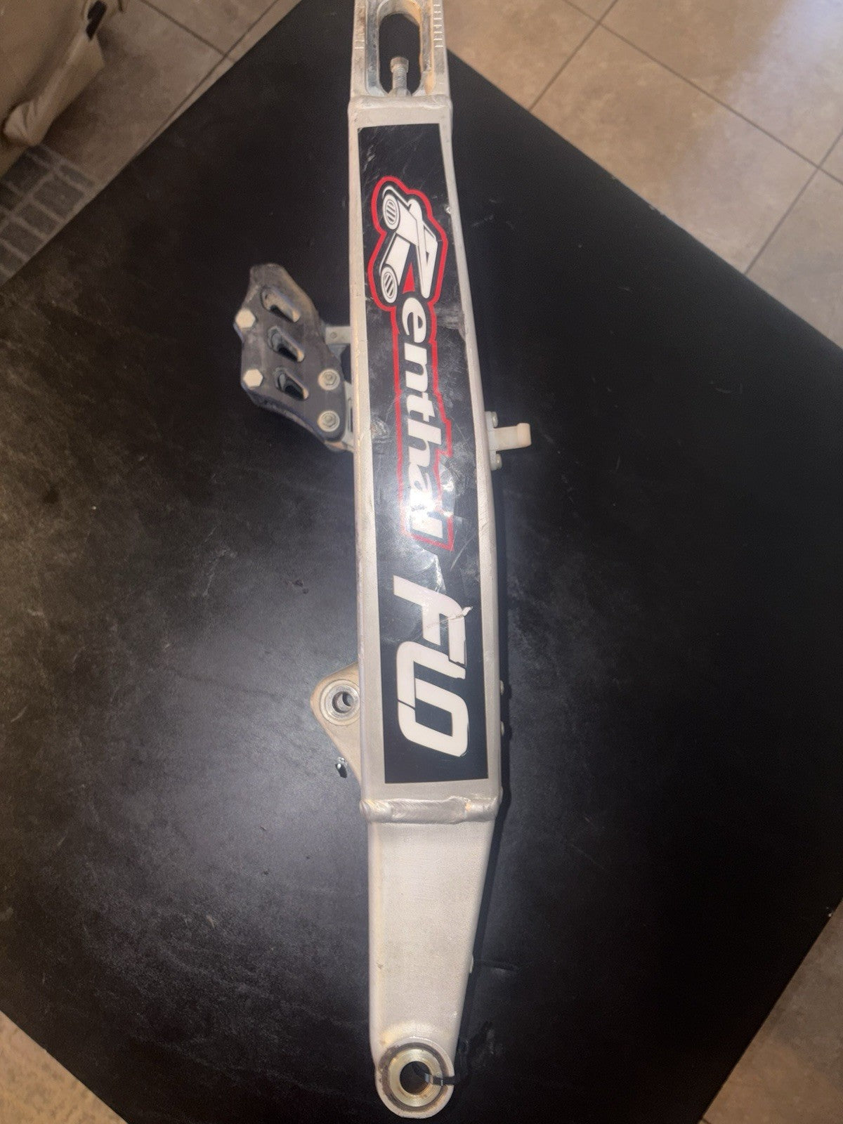 2009 KAWASAKI 09-11 KX450F OEM SWINGARM SWING ARM SUSPENSION PIVOT 33001-0582