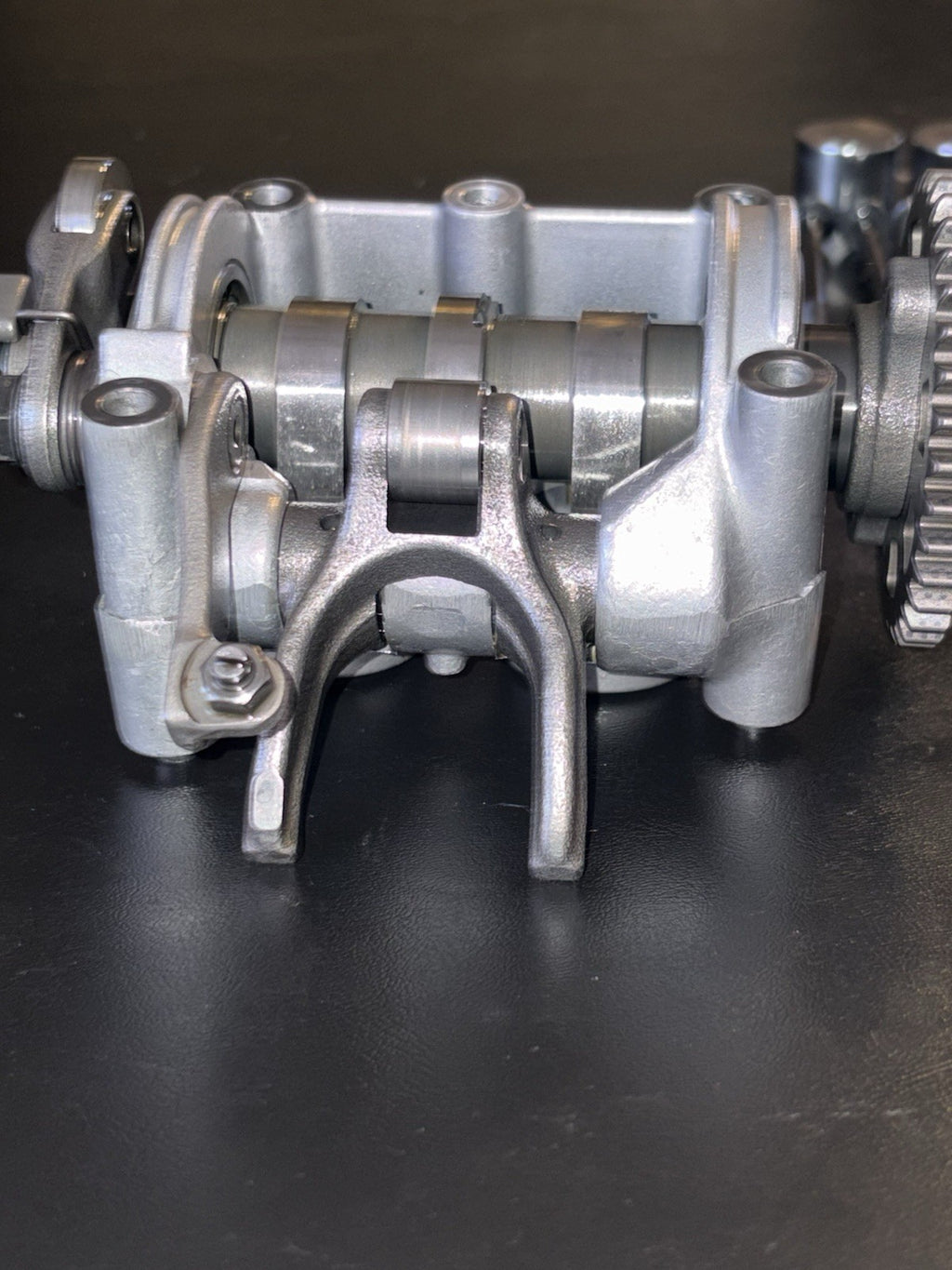 2002 - 2006 Honda CRF 450R CRF450R OEM ROCKER ARM CYLINDER HEAD CAM SHAFT TOWER