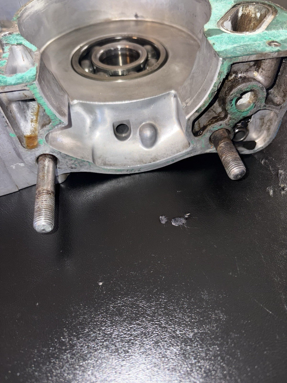 2000 2001 HONDA CR250R OEM RIGHT ENGINE CRANKCASE CRANK CASE *FOR REPAIR
