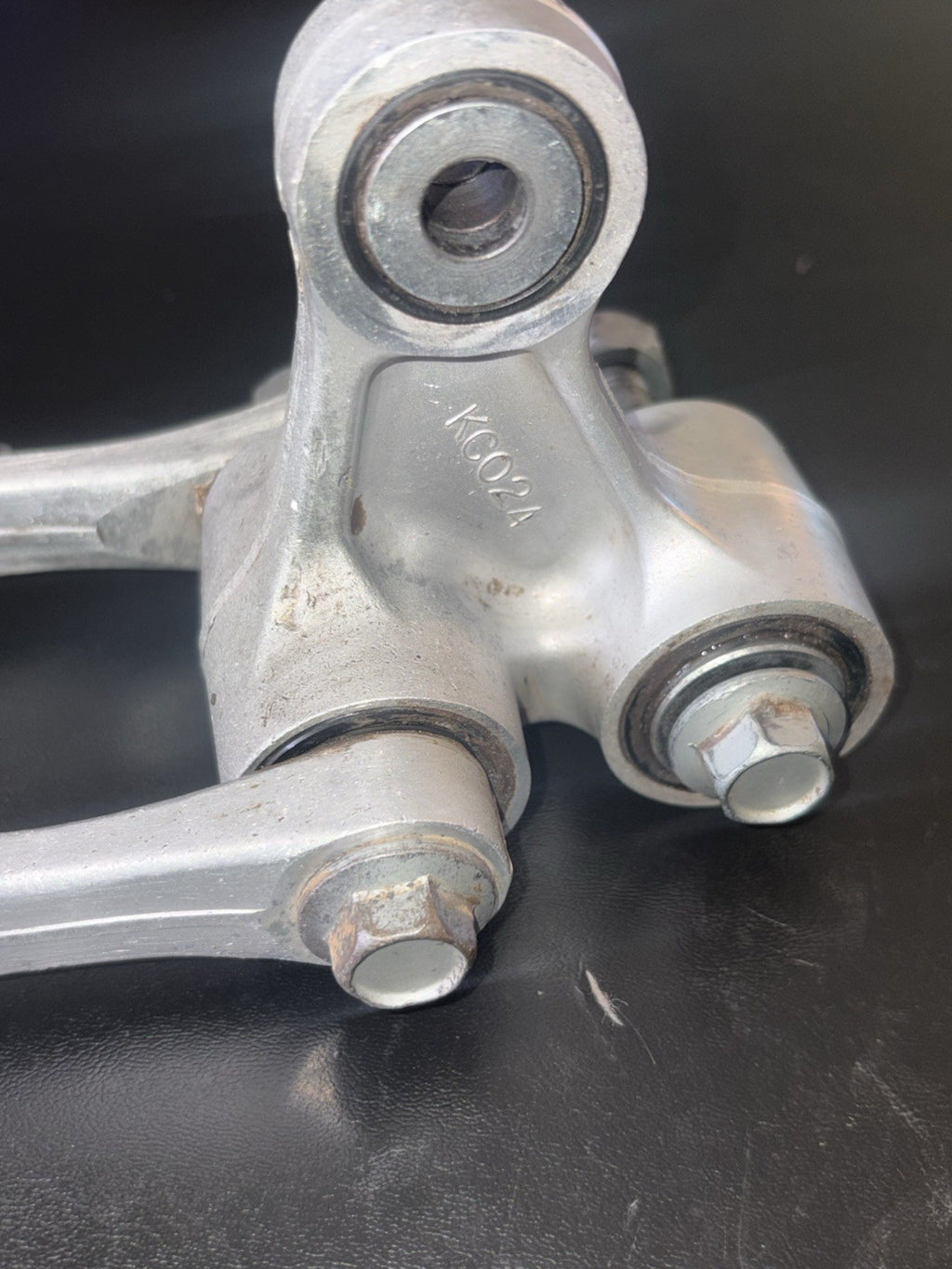 2004 Honda 03-04 CRF450R OEM REAR SHOCK LINKAGE LINKS ARM SUSPENSION 52479-MEB-7