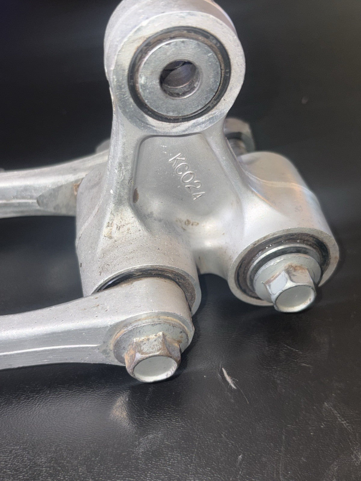 2004 Honda 03-04 CRF450R OEM REAR SHOCK LINKAGE LINKS ARM SUSPENSION 52479-MEB-7