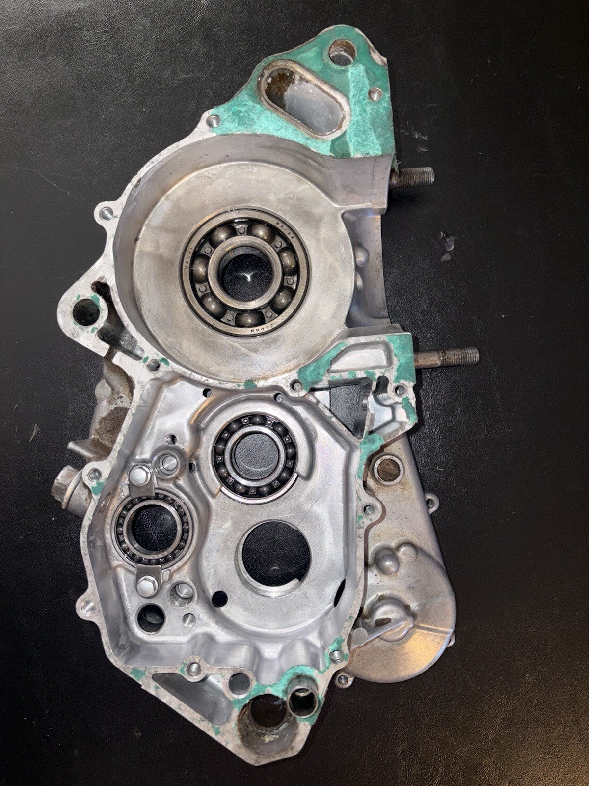 2000 2001 HONDA CR250R OEM RIGHT ENGINE CRANKCASE CRANK CASE *FOR REPAIR