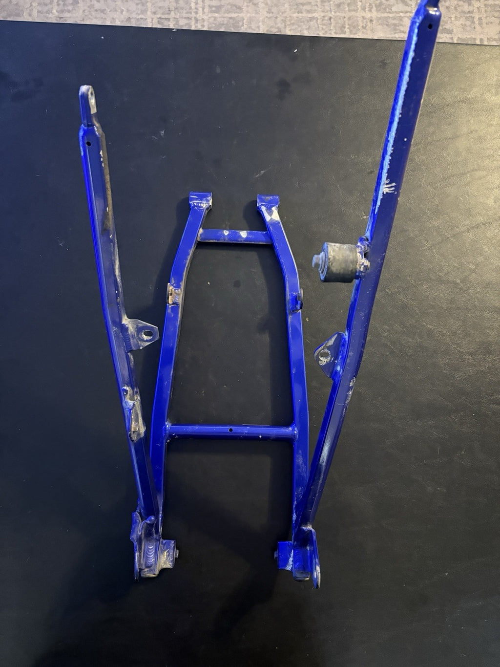 2000 YAMAHA YZ125 OEM SUBFRAME REAR SUB FRAME SEAT SUPPORT 5HC-21190-00-P0