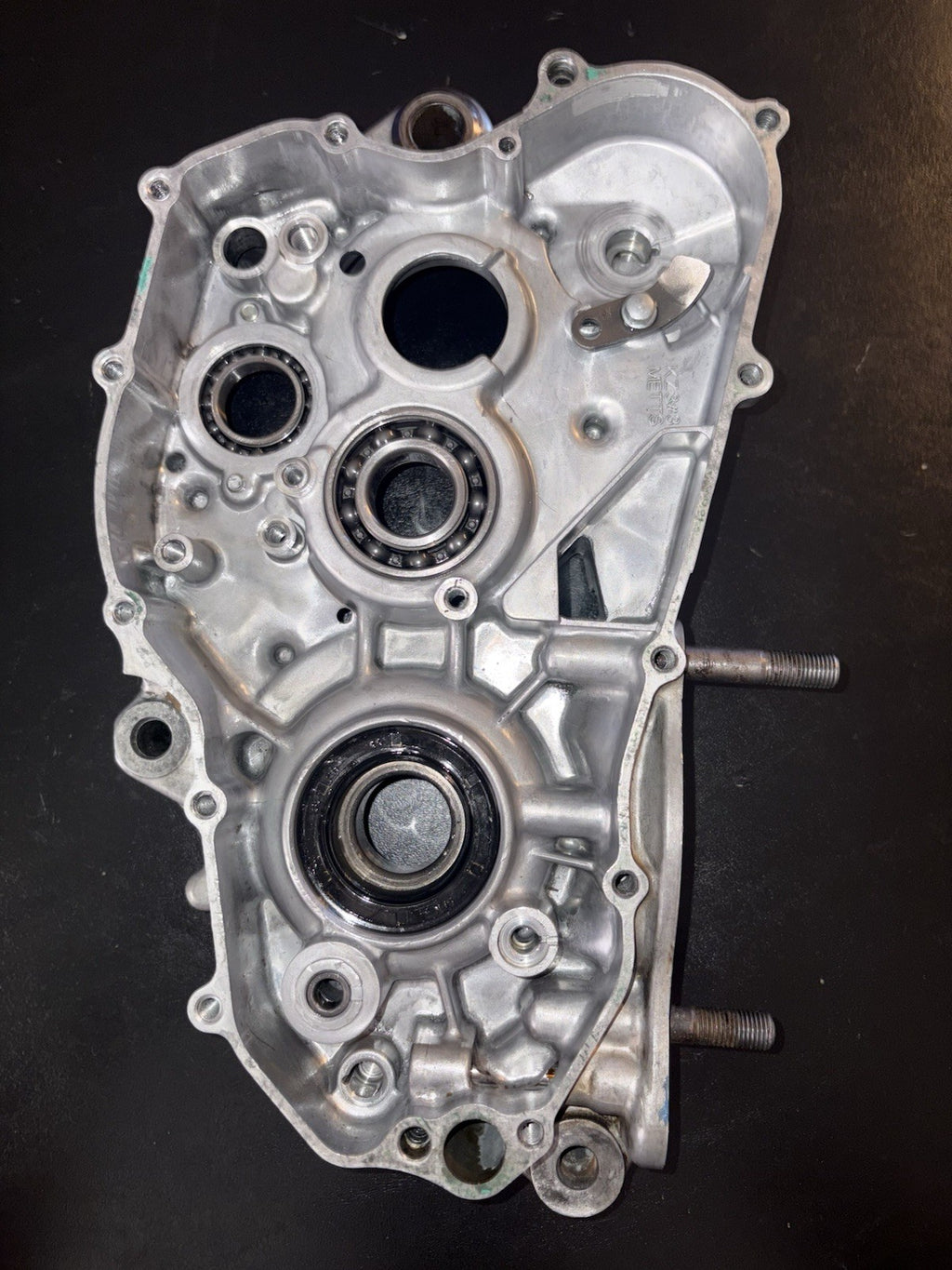 2000 2001 HONDA CR250R OEM RIGHT ENGINE CRANKCASE CRANK CASE *FOR REPAIR
