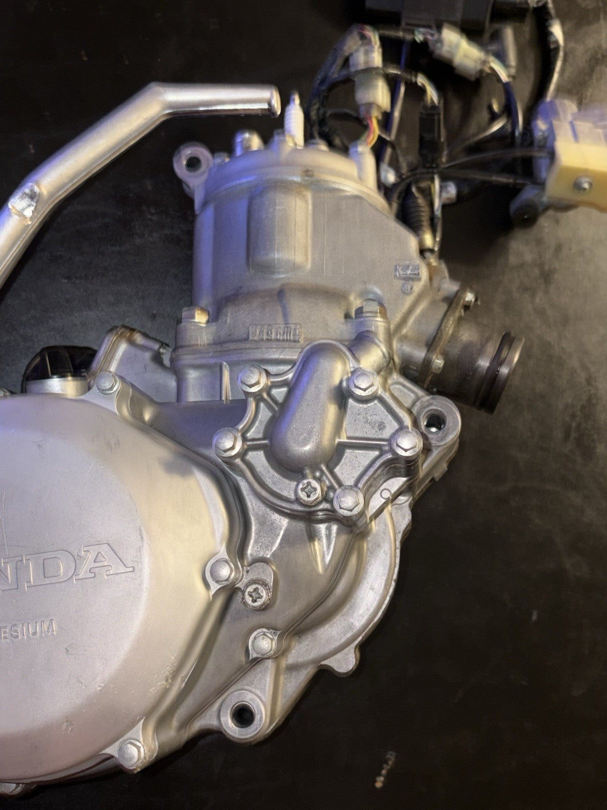 2002 Honda CR250R Complete Engine Motor Transmission Bottom Top Crank Case