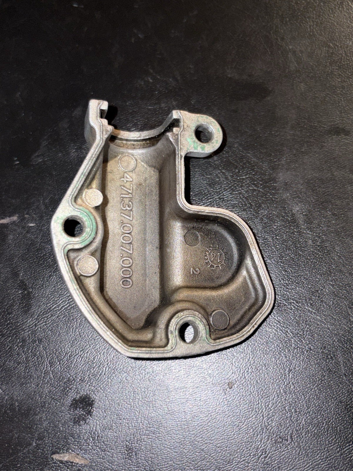 2014 - 2017 KTM Sx85 85 Sx OEM PV Power Valve Linkage Cylinder Cover  Assembly