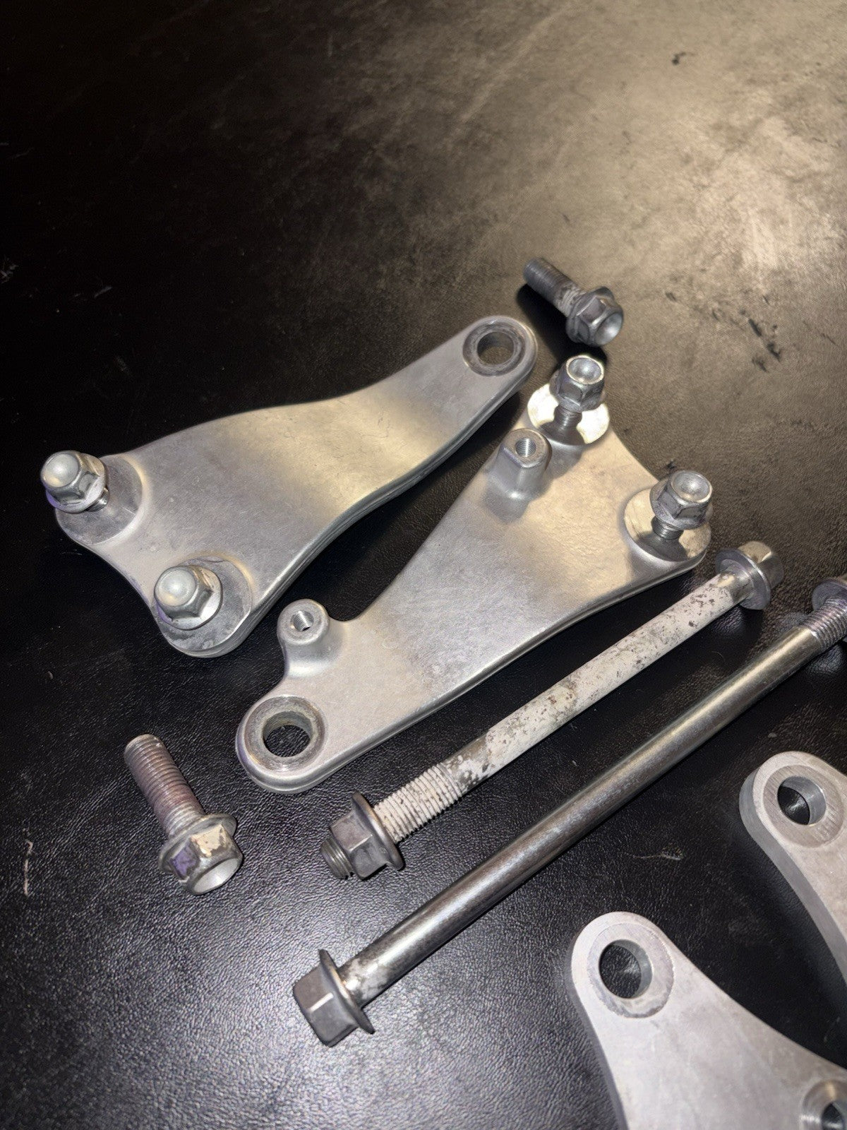 2011 10-13 YAMAHA YZ450F OEM ENGINE MOTOR MOUNT STAY BRACKETS HEAD HANGERS