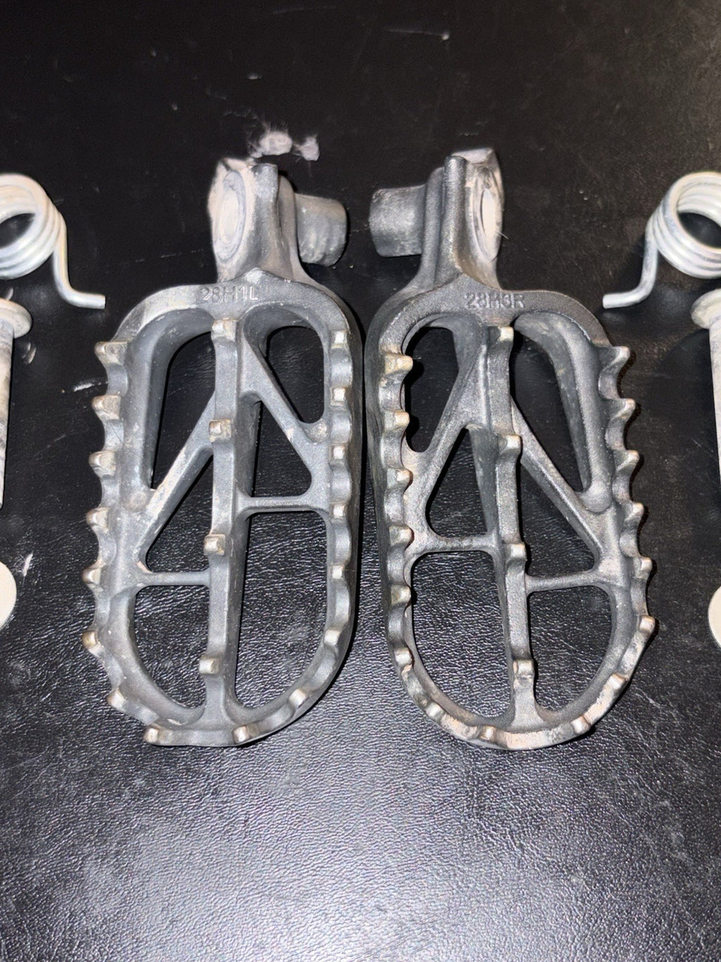 2016 Suzuki Rmz250 Rmz 250 OEM Foot Pegs Footpegs Rest Pedals Assembly