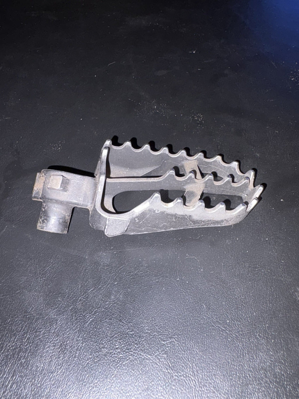 2000 YAMAHA YZ125 YZ 125 OEM LEFT RIGHT FOOT REST PEG BRACKET SET PEGS