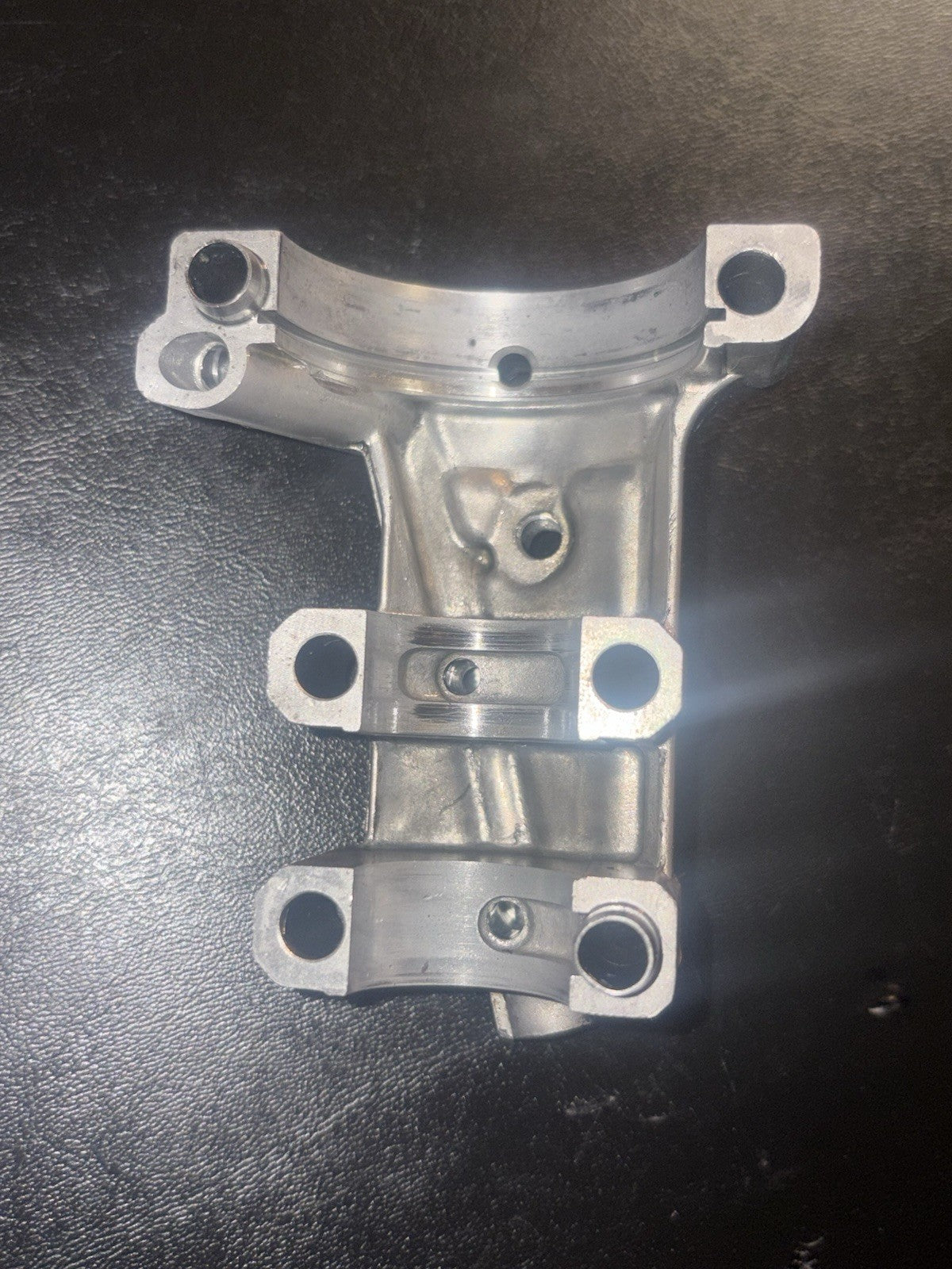 2004 03-05 YAMAHA YZ450F Intake Camshaft Cam Shaft Cap Holder Tower Mount
