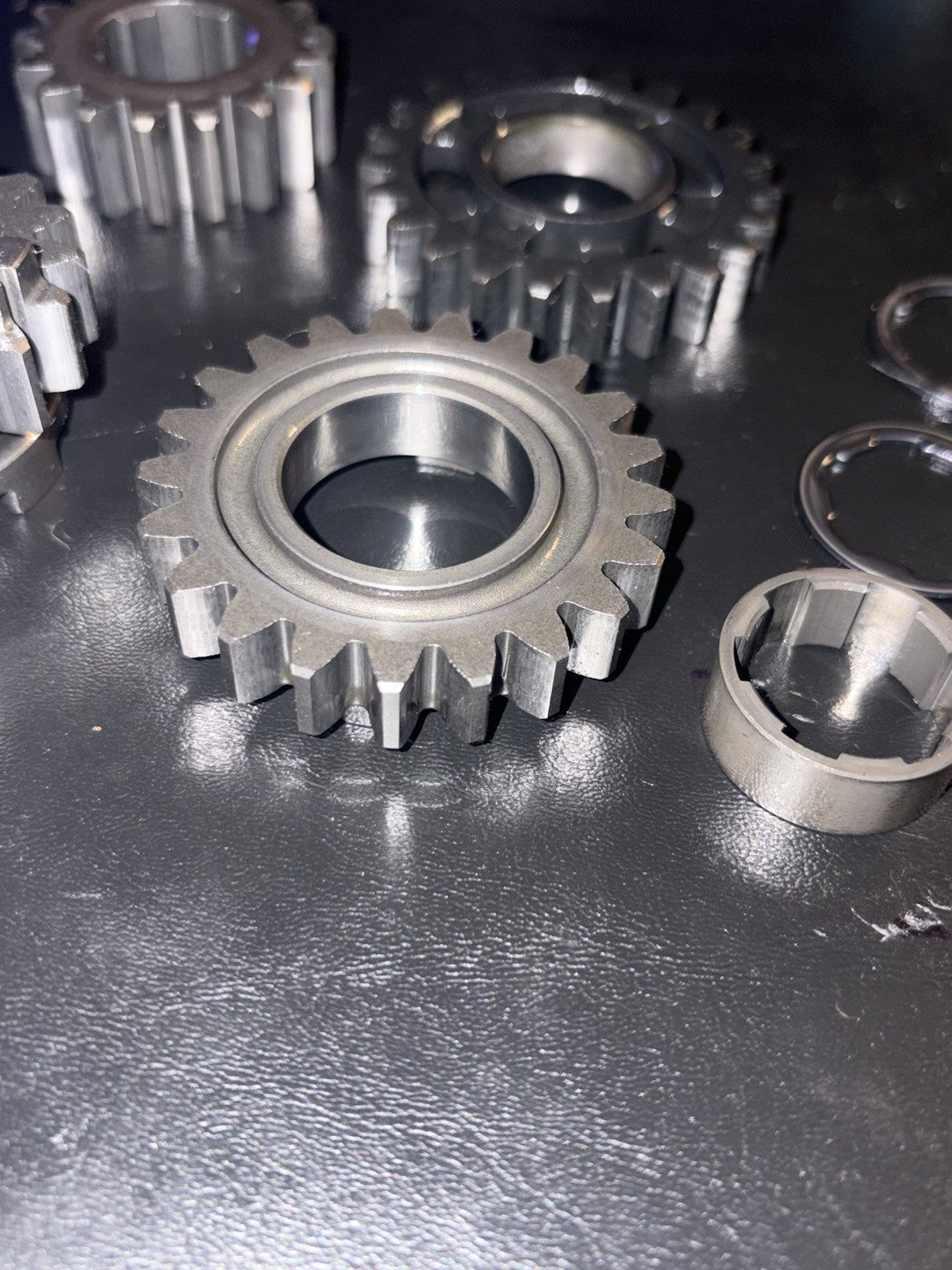 2000 Honda Cr250r OEM Transmission Main Shaft Gears Gear