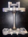 2004 Yamaha YZ450F OEM FRONT FORK LOWER TRIPLE TREE STEM SCOTTS UPPER BAR CLAMP