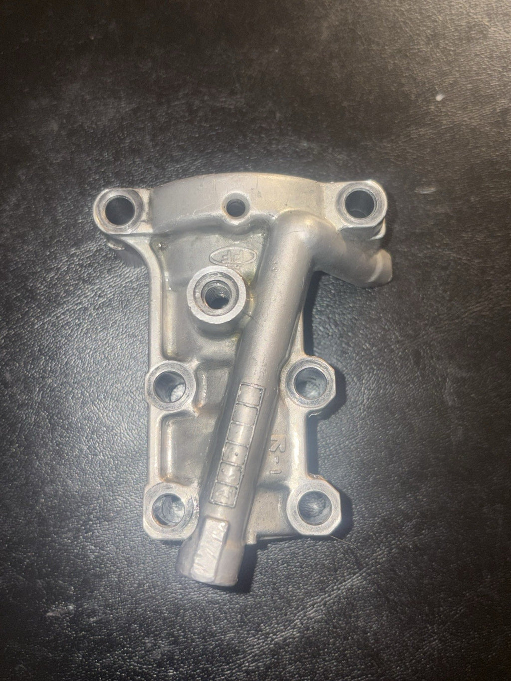 2004 03-05 YAMAHA YZ450F Intake Camshaft Cam Shaft Cap Holder Tower Mount