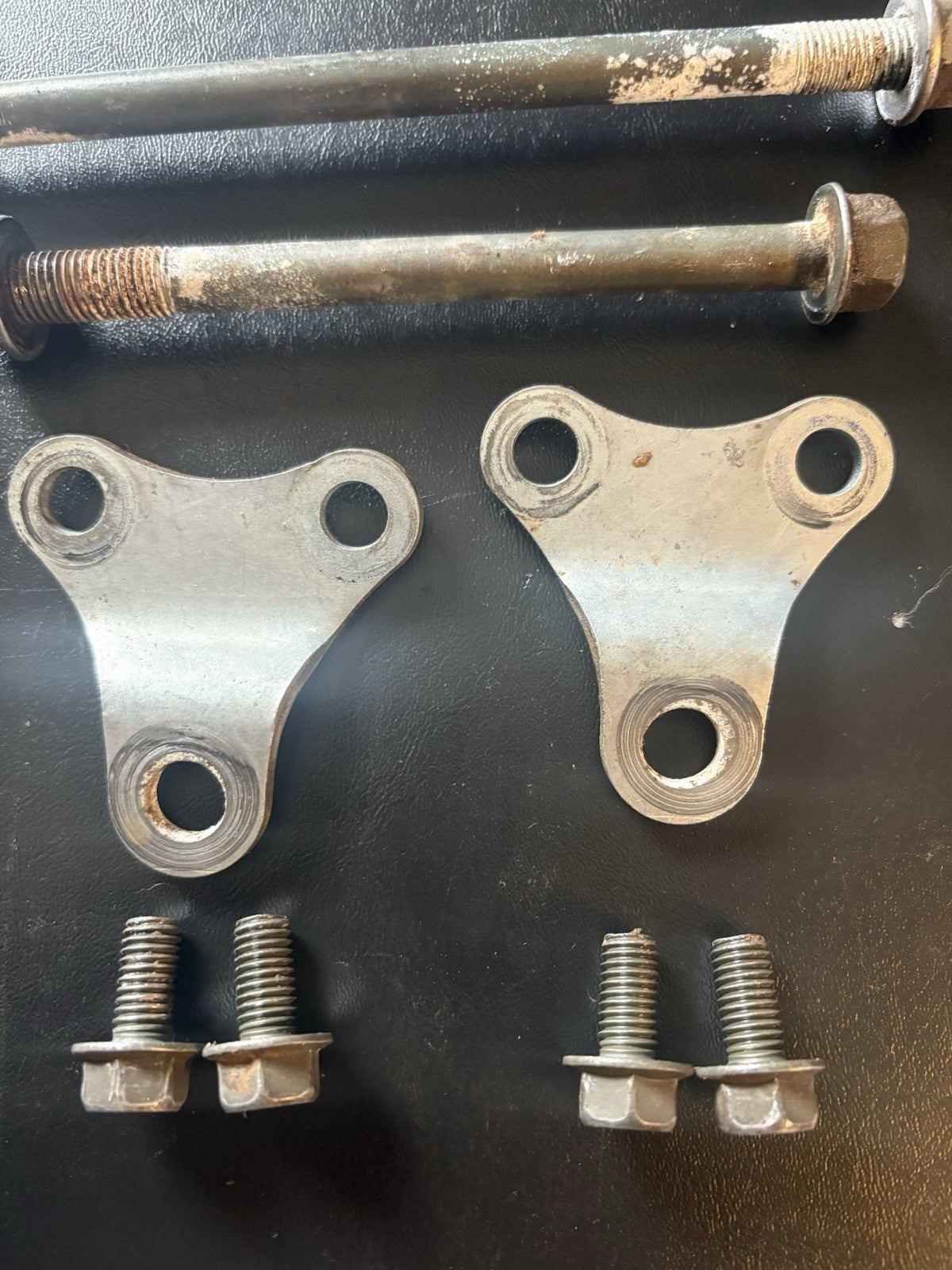 2004 YAMAHA 04-06 WR450F 04-05 YZ450F OEM ENGINE MOTOR MOUNT STAY BRACKETS