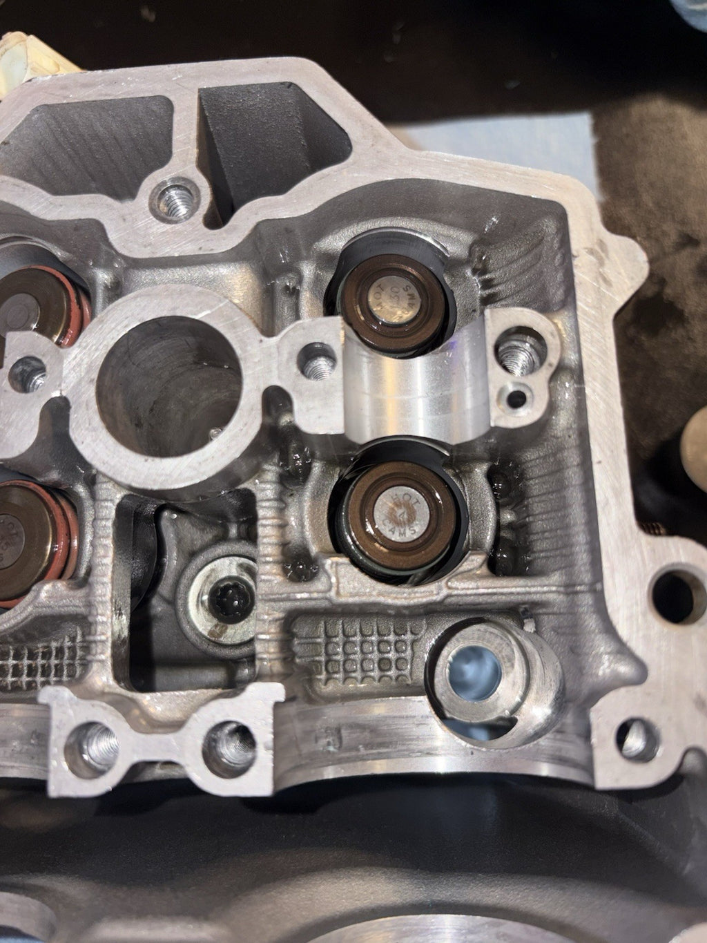 2016 Yamaha YZ450F OEM Cylinder Head Valve Train Assembly Camshaft Caps Tower