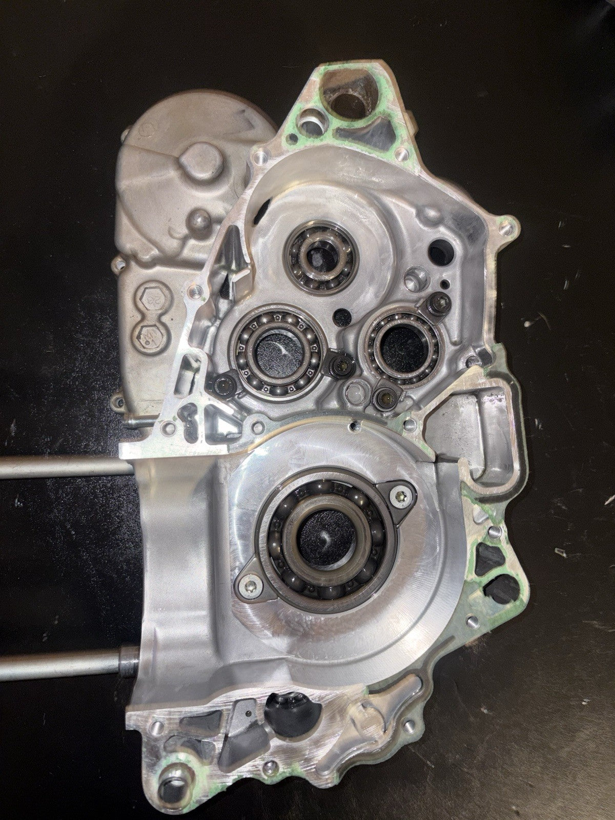 2008 Honda Crf450r OEM Engine Motor Crankcase Cases Block Bottom End Set Pair