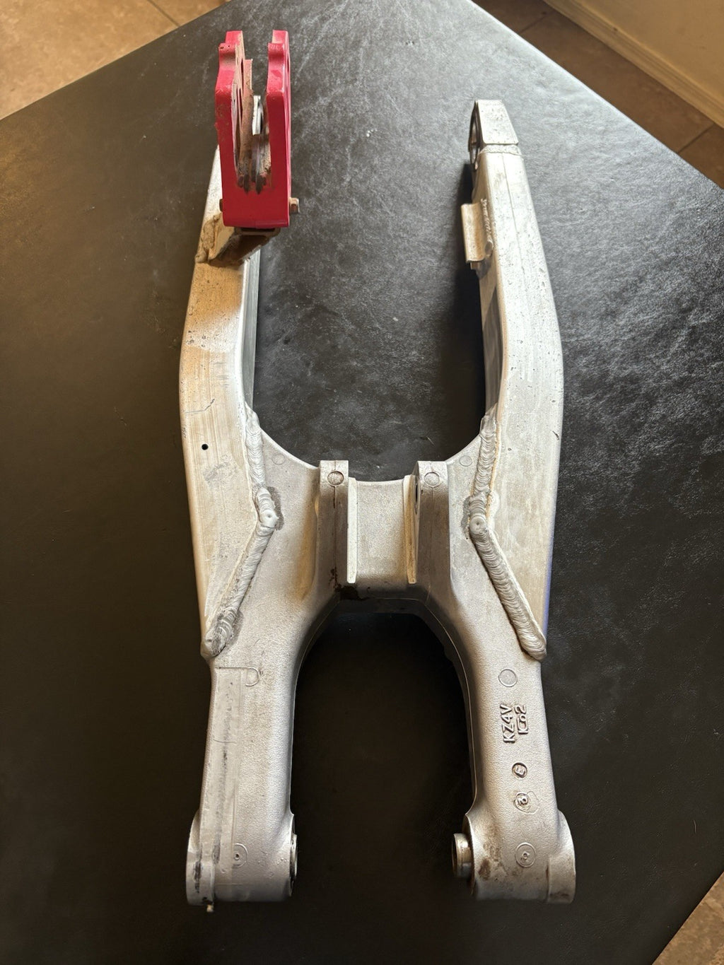 2004 04 CRF450R CRF450 OEM Swingarm Swing Arm Rear Guard Slider Assembly