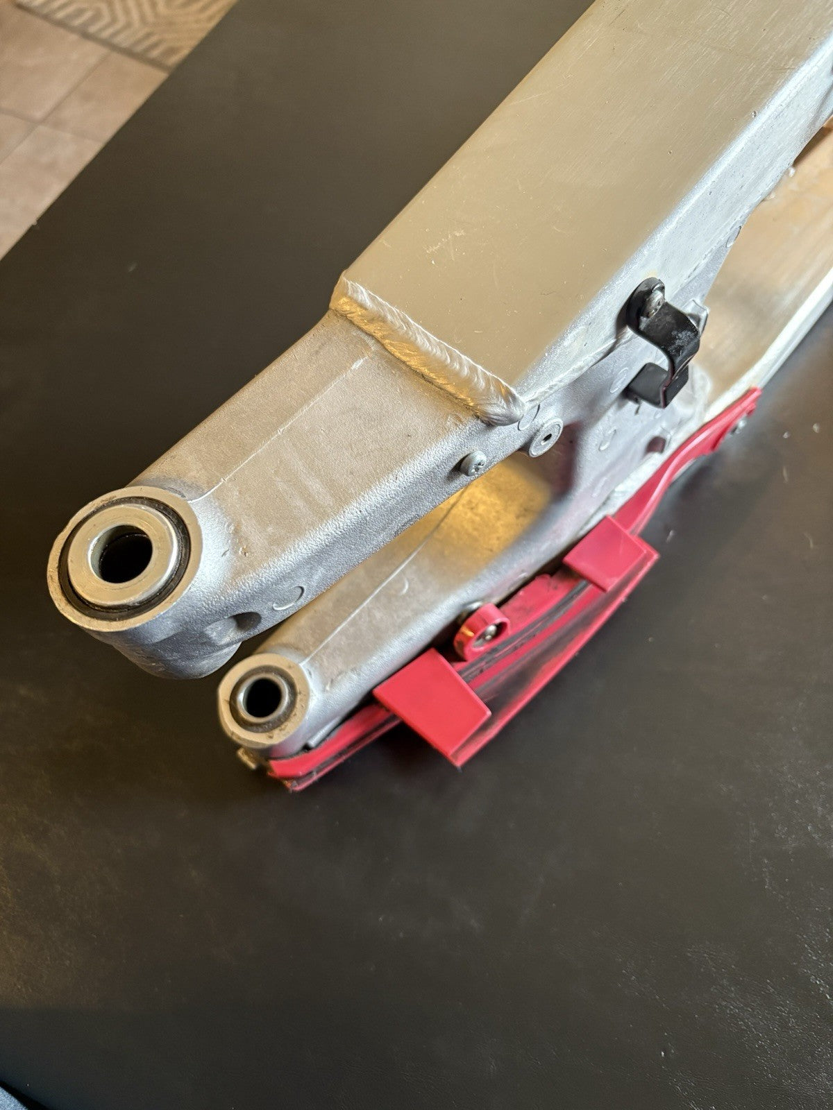 2004 04 CRF450R CRF450 OEM Swingarm Swing Arm Rear Guard Slider Assembly