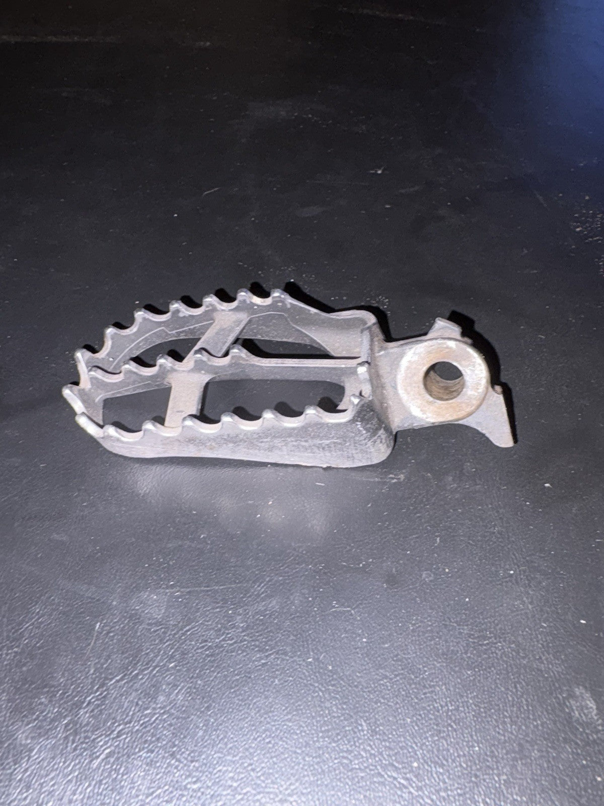 2000 YAMAHA YZ125 YZ 125 OEM LEFT RIGHT FOOT REST PEG BRACKET SET PEGS