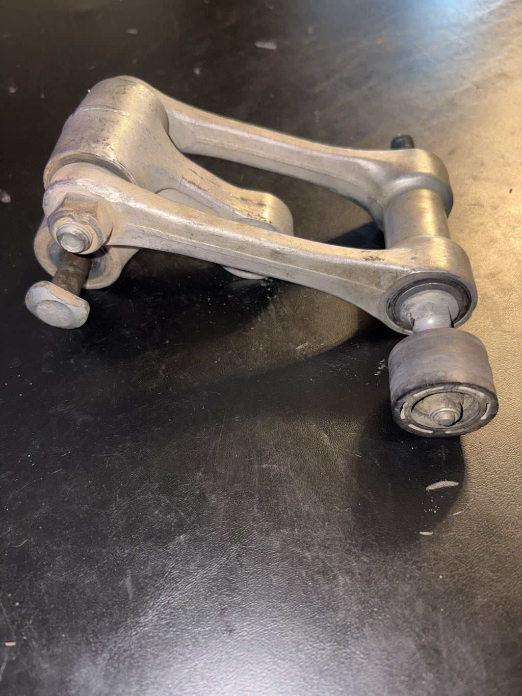 2006 - 2009 HONDA CRF250R OEM REAR SHOCK SWINGARM LINKAGE ARM DOG BONE PIVIOT
