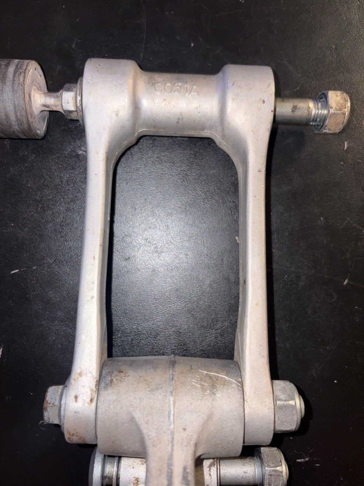 2006 - 2009 HONDA CRF250R OEM REAR SHOCK SWINGARM LINKAGE ARM ROD 52479-KRN-840
