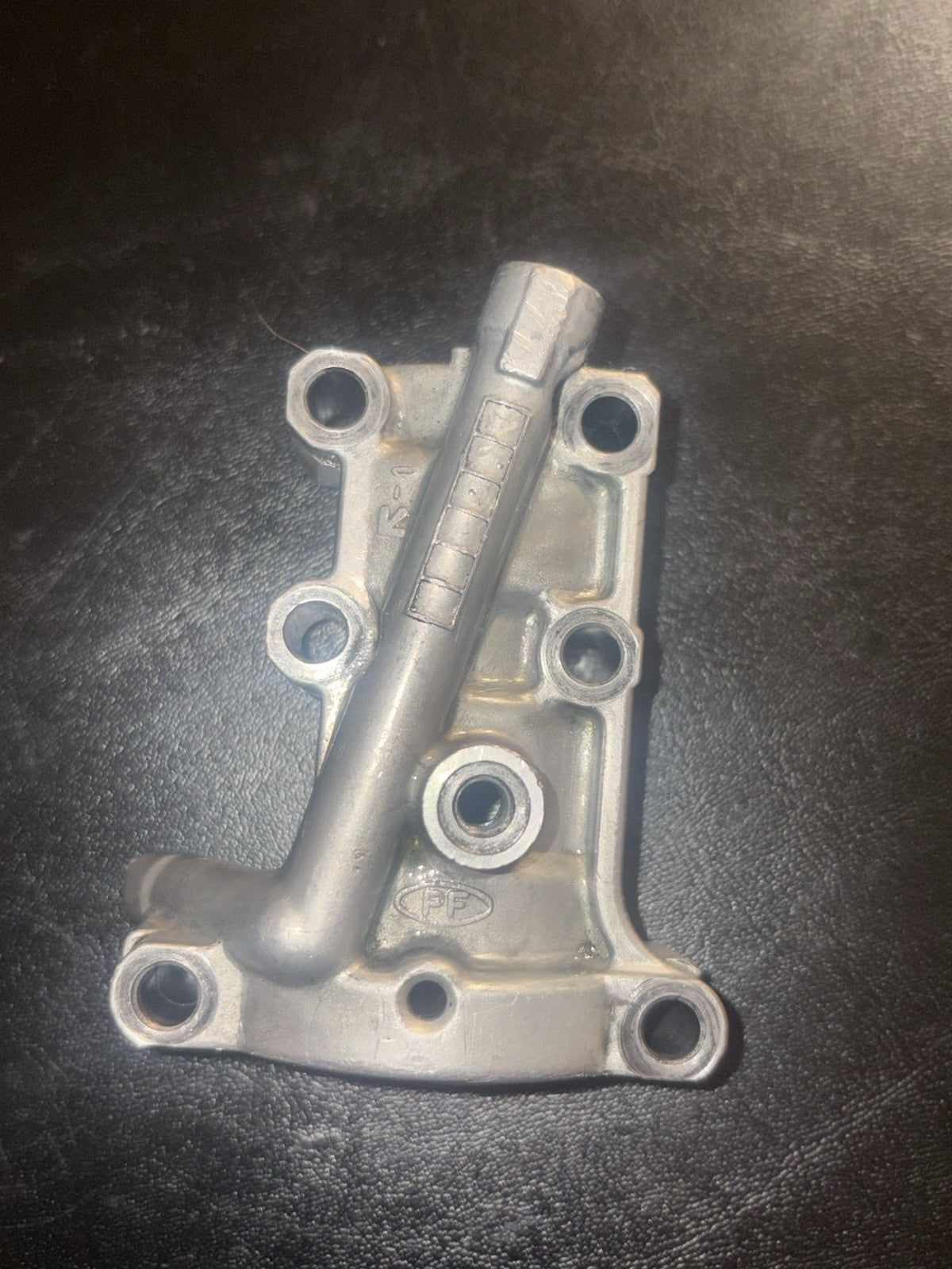 2004 03-05 YAMAHA YZ450F Intake Camshaft Cam Shaft Cap Holder Tower Mount