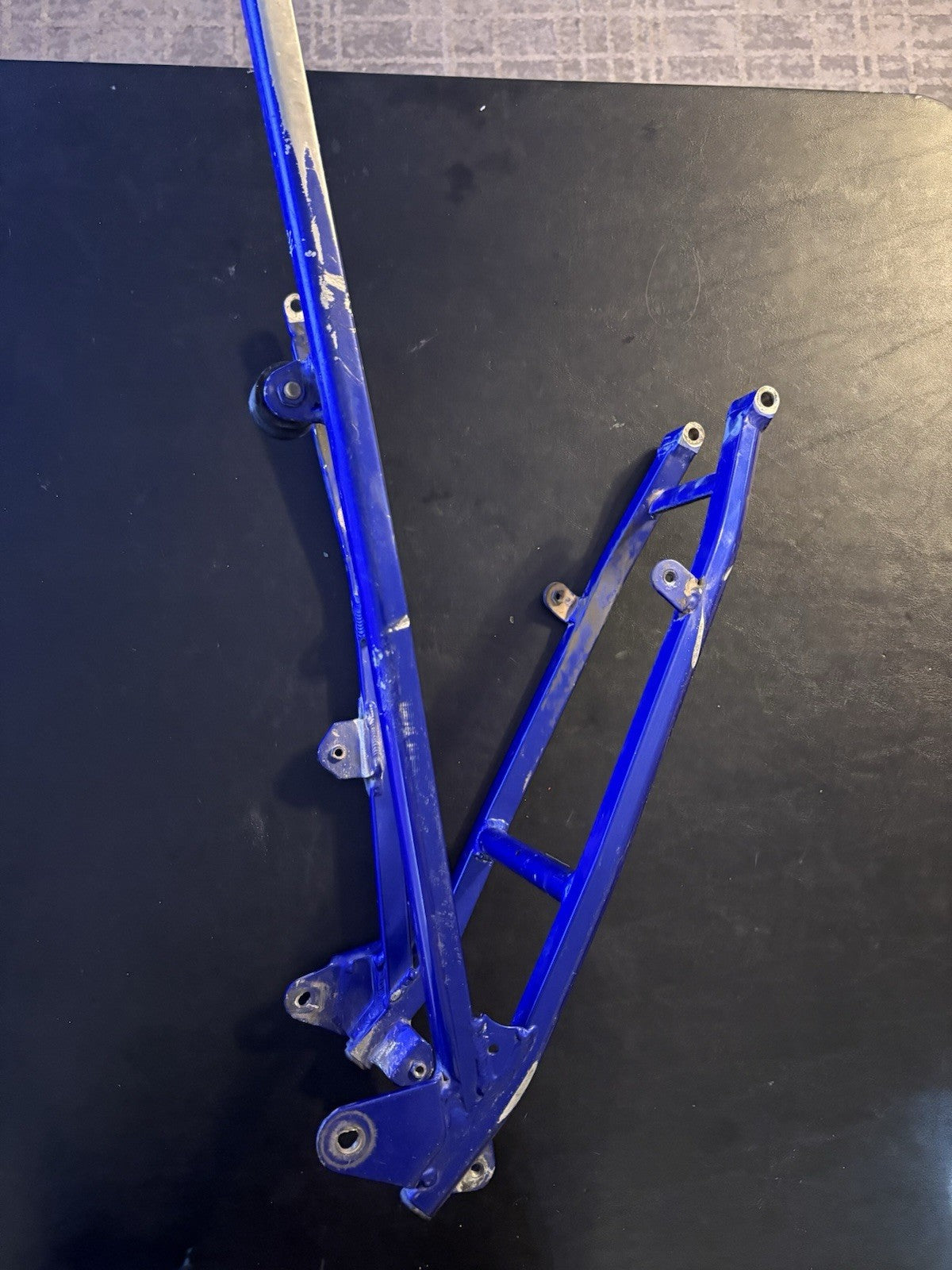 2000 YAMAHA YZ125 OEM SUBFRAME REAR SUB FRAME SEAT SUPPORT 5HC-21190-00-P0