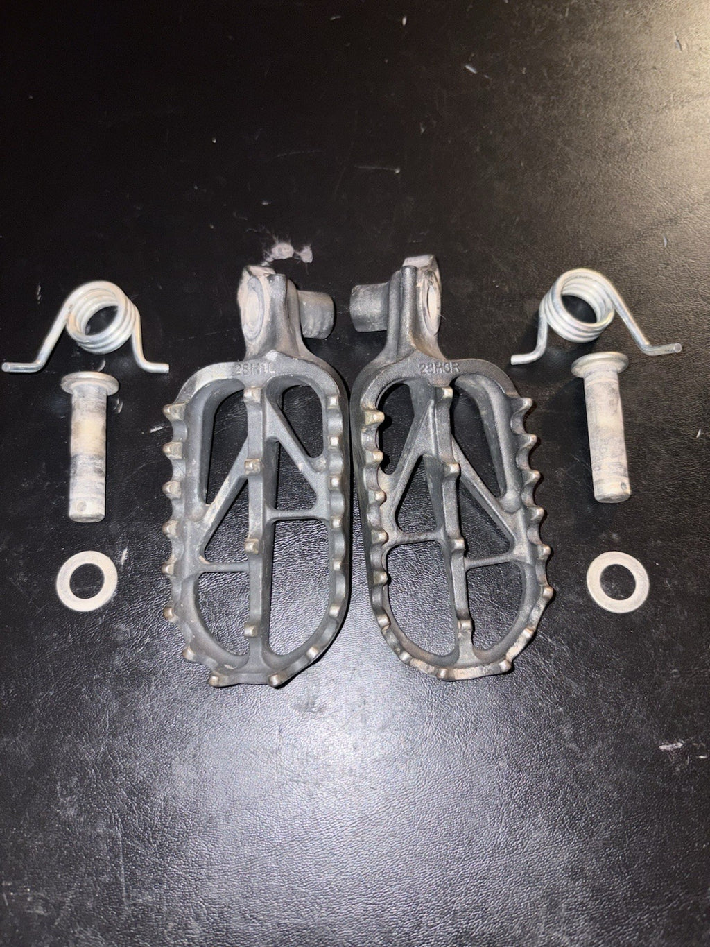 2016 Suzuki Rmz250 Rmz 250 OEM Foot Pegs Footpegs Rest Pedals Assembly