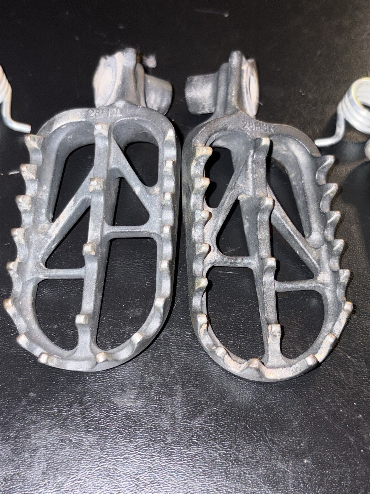 2016 Suzuki Rmz250 Rmz 250 OEM Foot Pegs Footpegs Rest Pedals Assembly