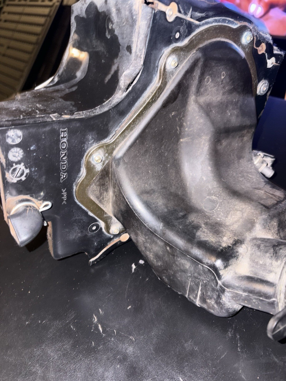 2005 05 CRF250R CRF250 OEM Air Box Cleaner Airbox Intake Filter Cage Assembly