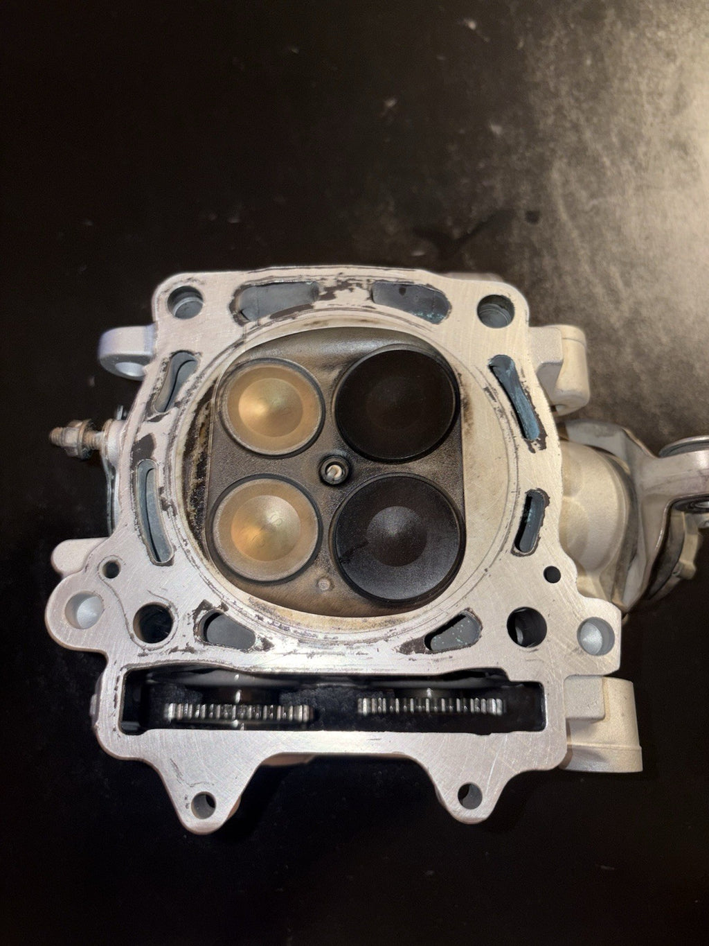 2016 Yamaha YZ450F OEM Cylinder Head Valve Train Assembly Camshaft Caps Tower