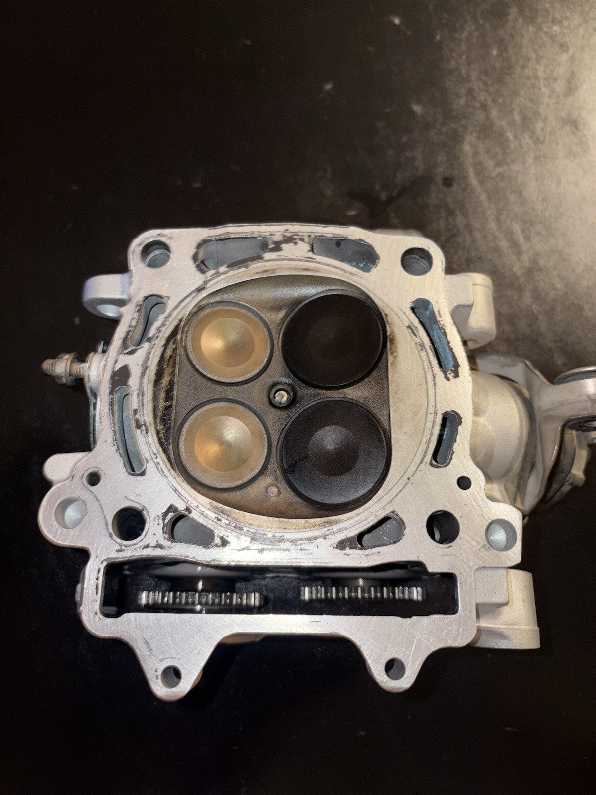 2016 Yamaha YZ450F OEM Cylinder Head Valve Train Assembly Camshaft Caps Tower