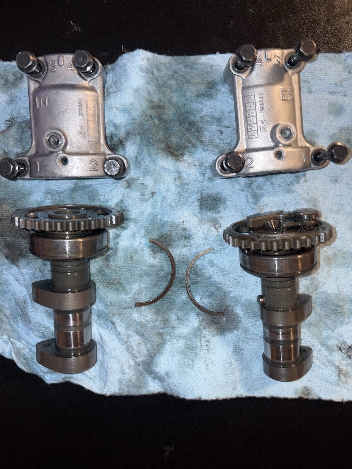 2016 Yamaha YZ450F OEM Cylinder Head Valve Train Assembly Camshaft Caps Tower