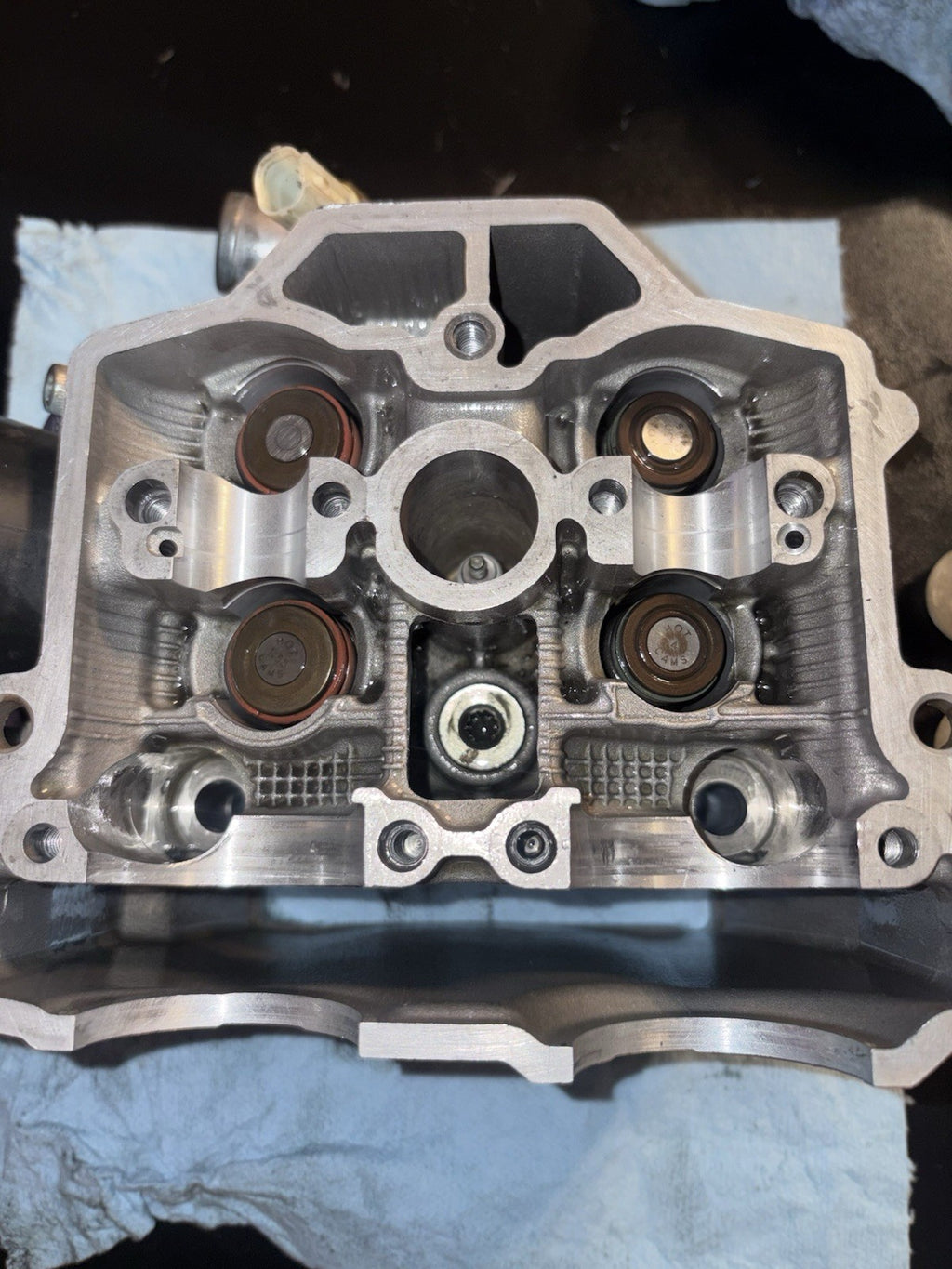 2016 Yamaha YZ450F OEM Cylinder Head Valve Train Assembly Camshaft Caps Tower