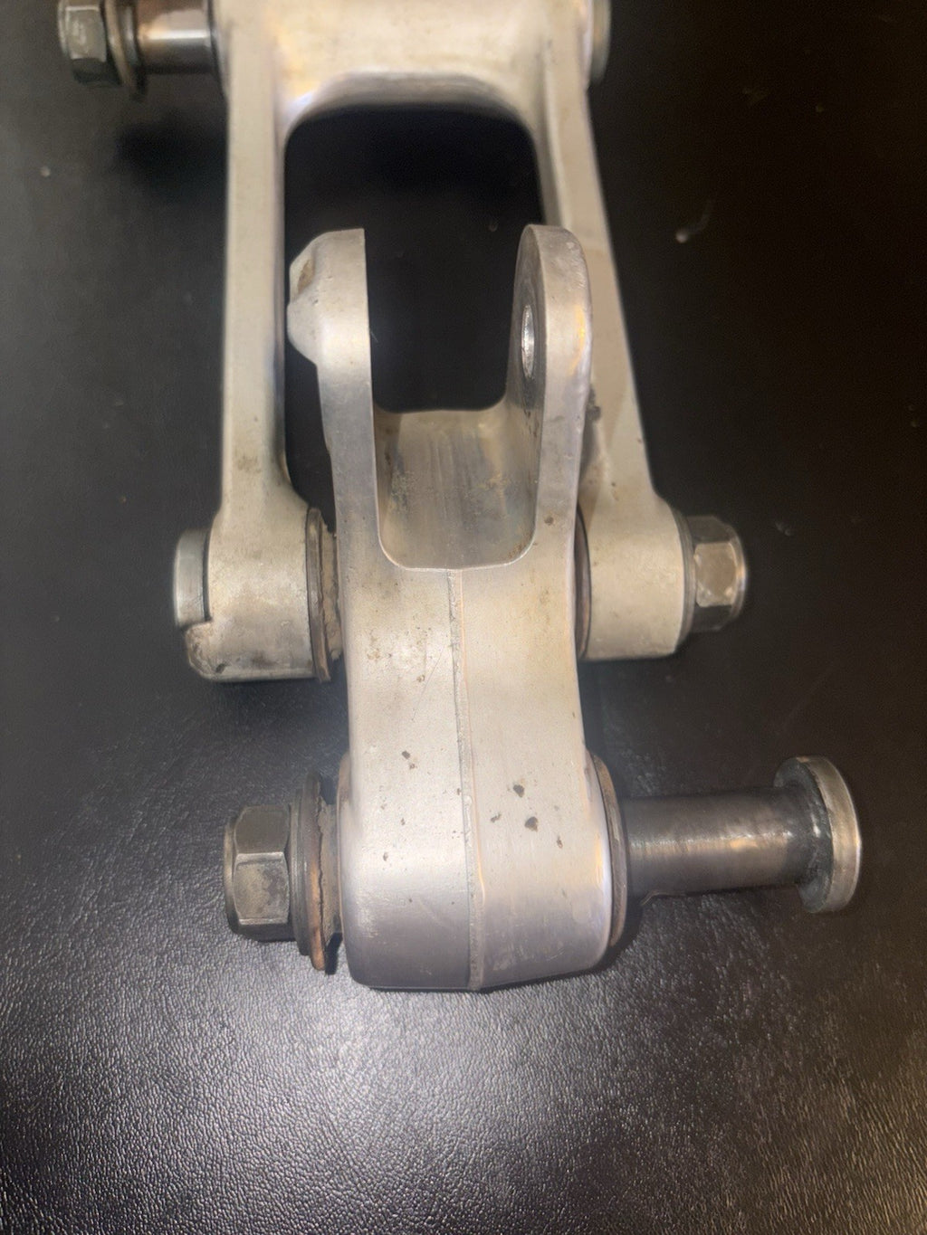 2004 YAMAHA YZ450F OEM REAR SHOCK SWINGARM LINKAGE LINKS RELAY ARM NICE!!
