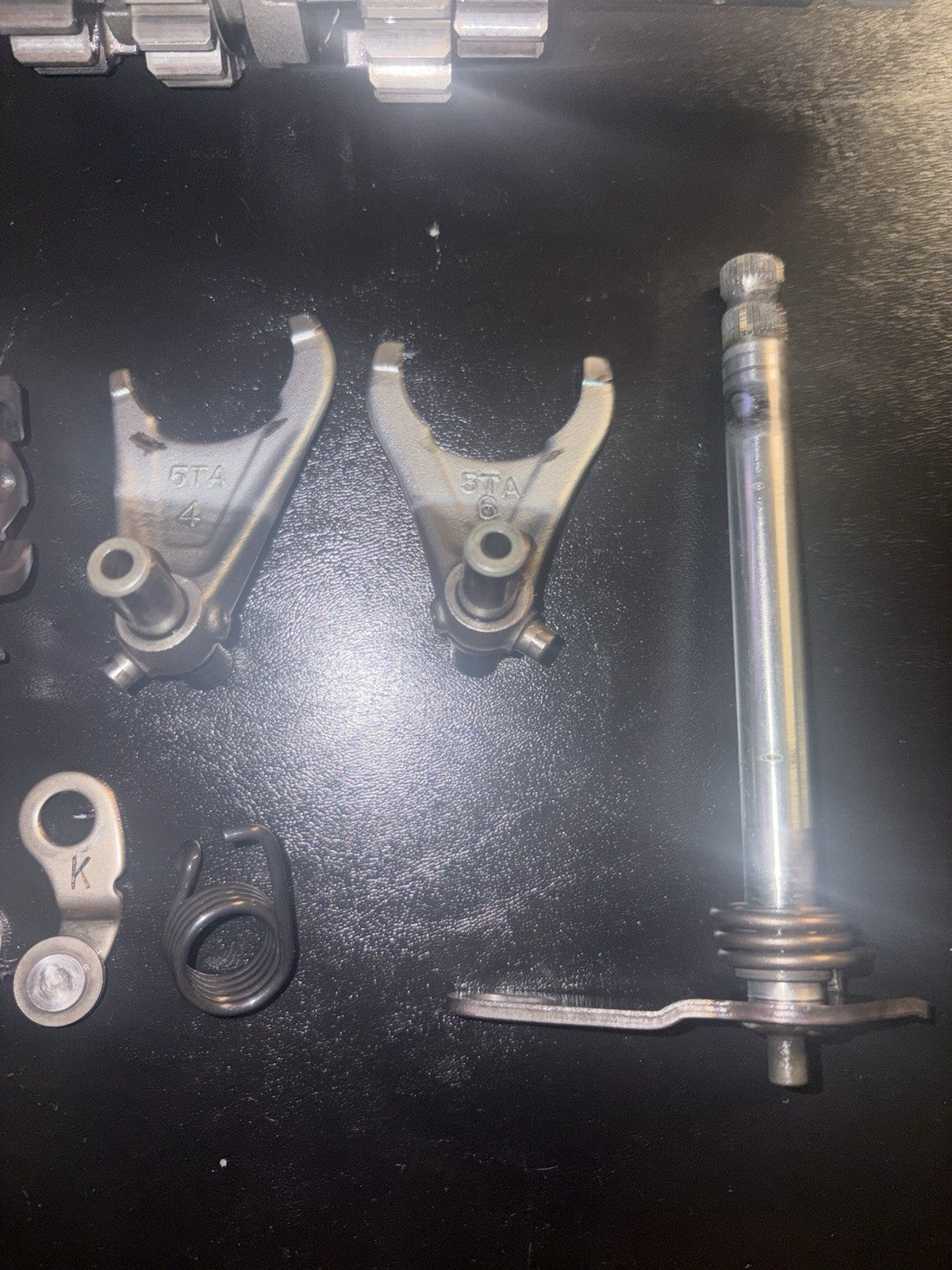 2004 YAMAHA YZ450F OEM TRANSMISSION ASSEMBLY GEARS FORKS SHIFT MECHANISM PAWL