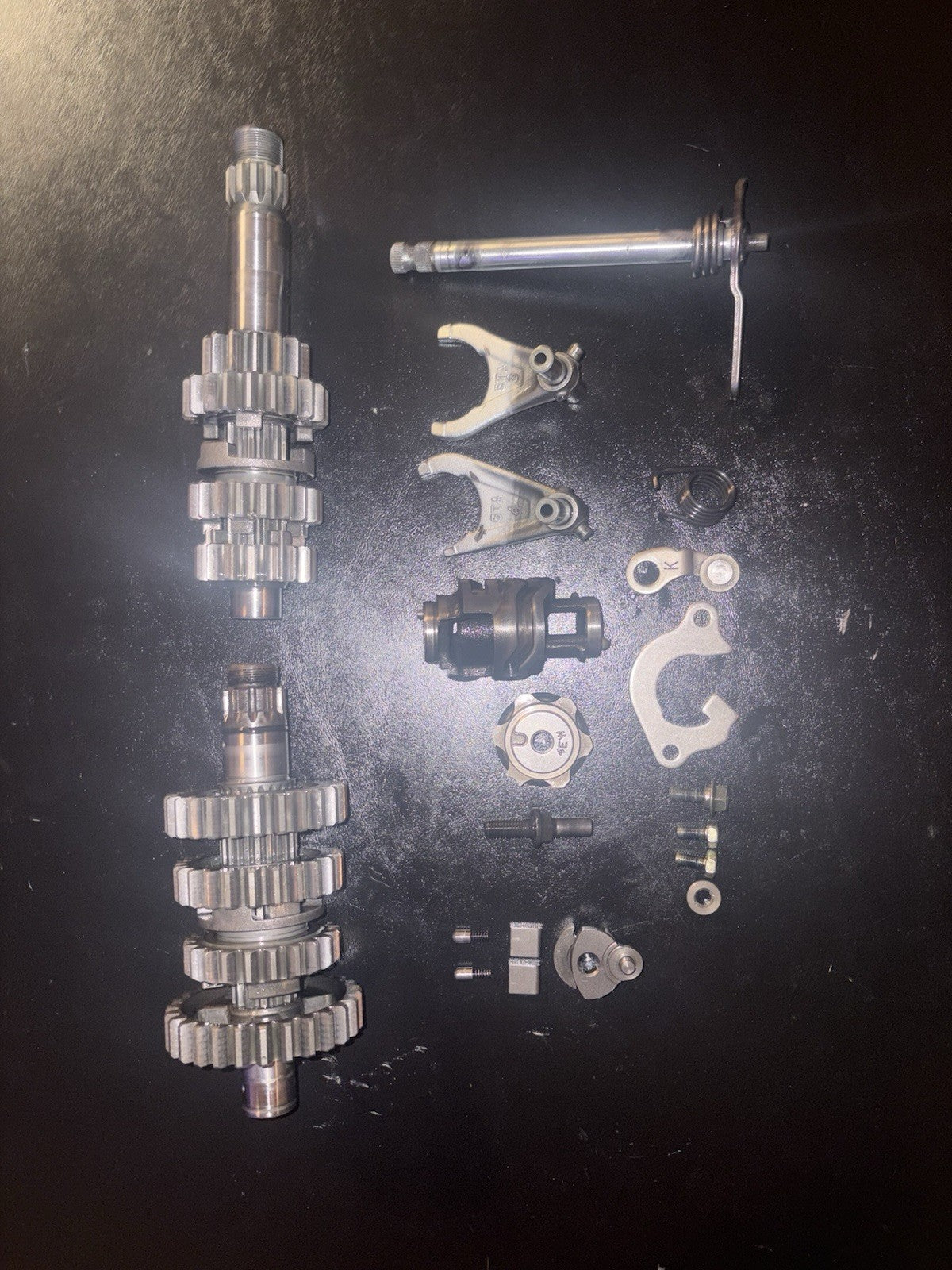 2004 YAMAHA YZ450F OEM TRANSMISSION ASSEMBLY GEARS FORKS SHIFT MECHANISM PAWL
