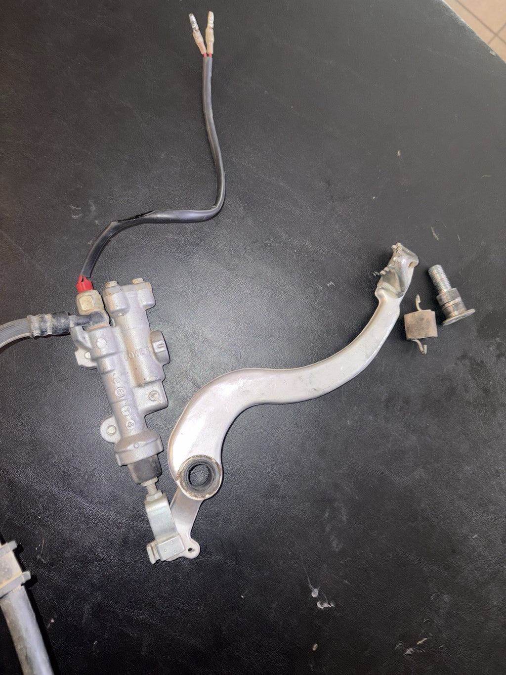 2007 Honda Crf450r OEM Rear Brake Assembly Master Cylinder Caliper
