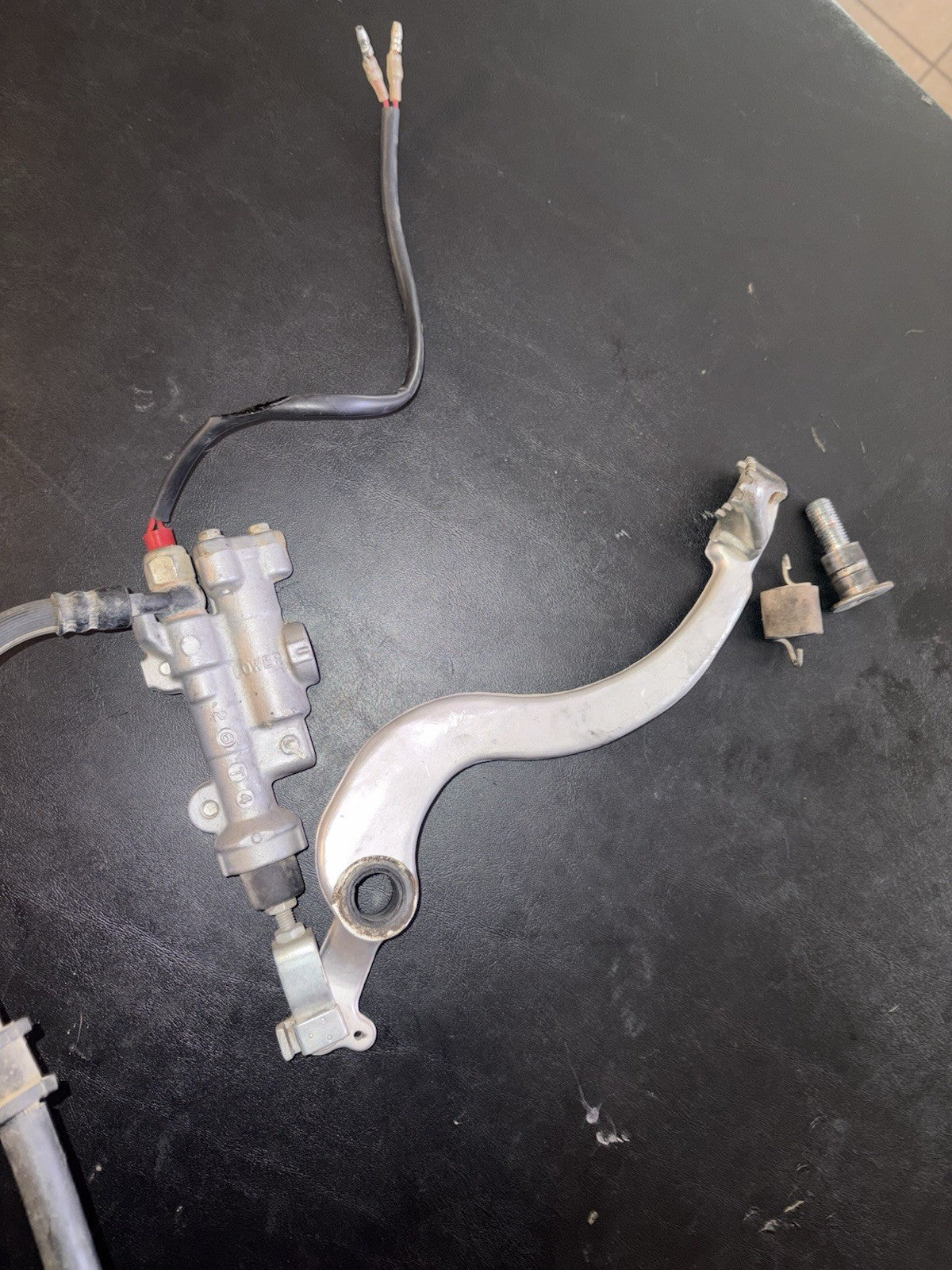2007 Honda Crf450r OEM Rear Brake Assembly Master Cylinder Caliper