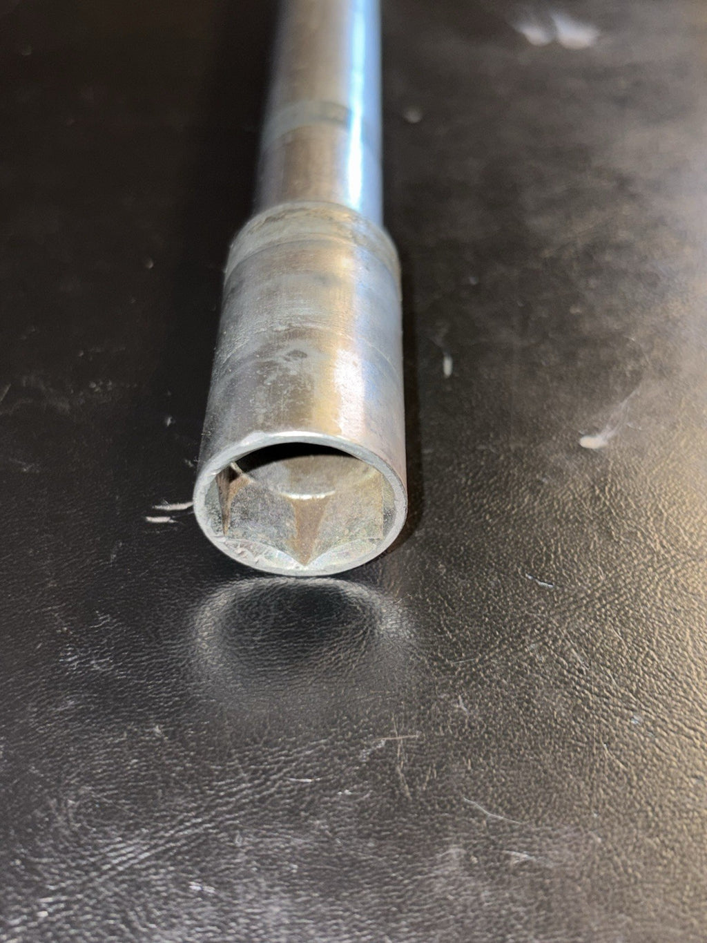 2006 YAMAHA YZ450F YZ 450F OEM FRONT WHEEL AXLE BOLT NUT
