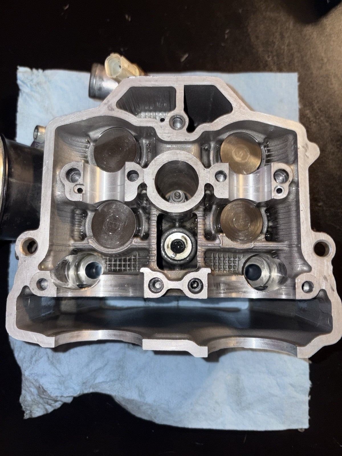 2016 Yamaha YZ450F OEM Cylinder Head Valve Train Assembly Camshaft Caps Tower