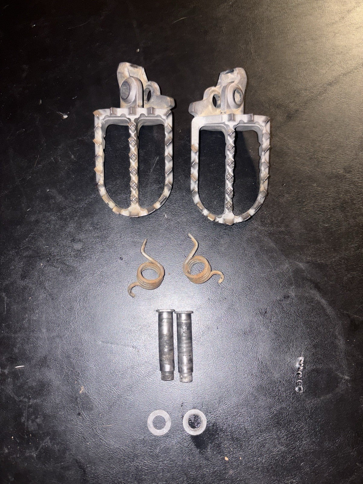 Crf250r Crf450r Cr125r Cr250r White Brothers Wide Foot Pegs Pins Springs