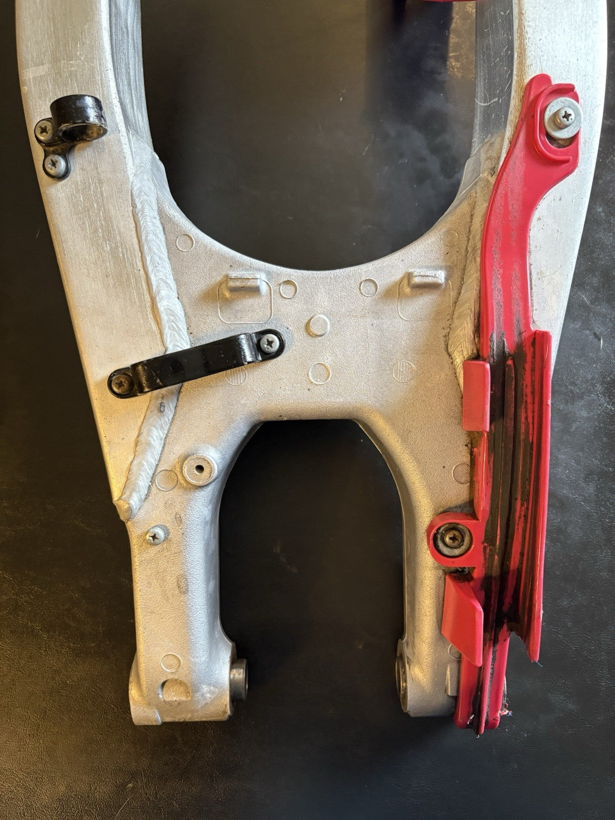 2004 04 CRF450R CRF450 OEM Swingarm Swing Arm Rear Guard Slider Assembly