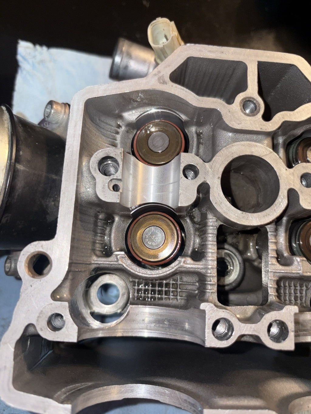 2016 Yamaha YZ450F OEM Cylinder Head Valve Train Assembly Camshaft Caps Tower